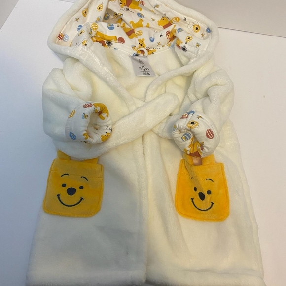 Disney Winnie The Pooh Robe
